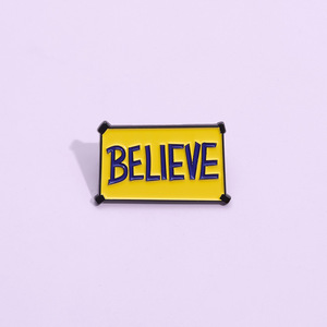 En gros, Nouvelles Broches en métal émaillées créatives et humoristiques avec texte en anglais 'Panneau d'avertissement jaune', pour vêtements, cadeau souvenir - Product Image 4
