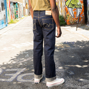 Jeans coupés et cousus en denim brut japonais vintage, coupe droite, taille haute, avec points de chaînette dorés et rivets en cuivre - Product Image 2