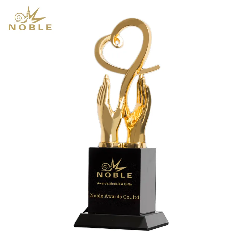 Noble Awards Custom Machen Sie neue kreative Hände Trophäe Love Volunteer Metal Trophy Stock Trophy