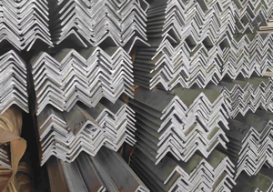 Barras Angulares de Acero al Carbono ASTM A36 Duraderas - Laminadas en Caliente, Galvanizadas, Ideales para Aplicaciones Estructurales y de Construcción - Product Image 3