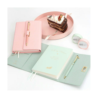 Agenda Personalizada de Tapa Dura, Cuaderno de Cuero Rosa con Encuadernación Cosida, Promocional con Bolígrafo