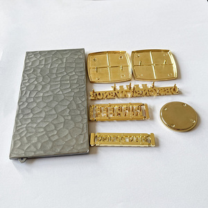Etiquetas de Cadena con Logotipo de Marca Metálica, Placa de Identificación de Aluminio Fundido Grabada, Etiqueta de Logotipo Metálico 3D - Product Image 3