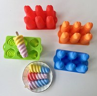 Moule à Crème Glacée Rotatif "Love" à 6 Cavités, en Silicone de Qualité Alimentaire avec Couvercle et Bâtonnets en Bois, Outil à Sucettes Glacées Forme Rayée