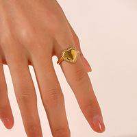 Cincin Bentuk Hati Bahan Stainless Steel Gaya Eropa dan Amerika, Trendi dan Serbaguna dengan Ukuran yang Dapat Disesuaikan, Lapisan Emas 18K