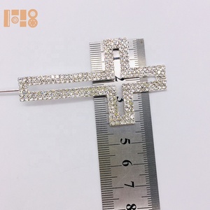 Decorazione per Torta a Forma di Croce Cristiana di Alta Qualità per Battesimi, Matrimoni, Feste e Compleanni - Topper Religioso con Strass - Product Image 4