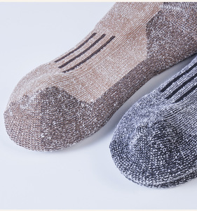 <span class=keywords><strong>Chaussettes</strong></span> de <span class=keywords><strong>ski</strong></span> en laine mérinos pour femmes pour l'hiver par temps froid <span class=keywords><strong>Chaussettes</strong></span> de performance thermiques chaudes pour les voyages, le travail, la randonnée et la chasse - Product Image 5