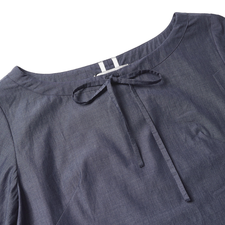 สีเทาเข้ม