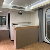 Cabane modulaire haut de gamme en forme de capsule préfabriquée avec grand balcon pour un glamping et une restauration de luxe