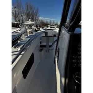 Bateau de travail et de divertissement professionnel Robalo R300 2025, moteur, coque en fibre de verre, acier et aluminium, 30 pieds 6 pouces - Product Image 1
