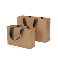 Sacs en papier écologiques élégants certifiés Fsc Sac en papier d'emballage de cadeau de fantaisie d'impression personnalisée pour l'habillement de vêtements
