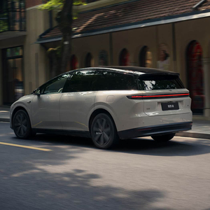 รถยนต์ไฟฟ้า Li Xiang I8 รุ่น MPV ขนาดใหญ่ ระยะทางวิ่งไกล พร้อมหลังคาซันรูฟ พื้นที่กว้างขวาง รองรับการชาร์จเร็ว - Product Image 4