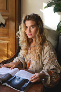 Chemise bohème pour femme, broderie ukrainienne magnifique, couleur beige clair, toucher doux, couleur pastel, look unique, arbre de vie - Product Image 4