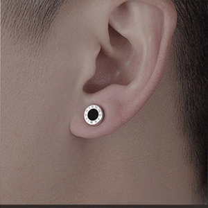 Pendientes de Clip de Acero Inoxidable Sin Perforación con Circonita, Ónix Negro, Números Romanos y Diseño de Triángulo Geométrico - Product Image 5