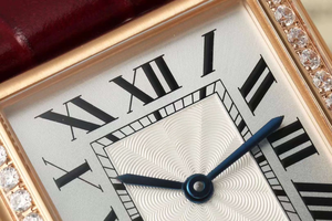 Reloj mecánico automático moderno y elegante con bisel con incrustaciones de diamantes, correa de cuero con estampado de cocodrilo rojo vino, resistente al agua - Product Image 3