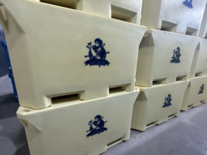 Conteneur en plastique isolé par rotomoulage CF-1000L, bacs à poisson thermiques, conteneur à palette empilable, réservoirs industriels pour produits de la mer - Product Image 3