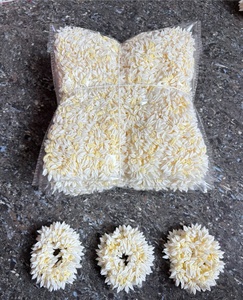 Guirnaldas de Flores Artificiales de Plástico Blanco y Amarillo, Ligeras, Reutilizables, de Alta Calidad, para Uso en Interiores, Recuerdos para Fiestas - Product Image 2