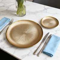 Assiette de présentation contemporaine en verre texturé doré de 13 pouces, peinte à la main, pour décoration de table de luxe pour mariage et banquet - Vente en gros