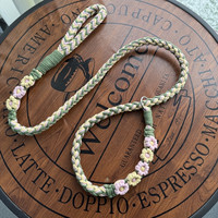 Laisse pour chien en paracorde couleur macaron pastel avec breloques marguerites faites à la main, mignonne pour petits chiens, pour la promenade quotidienne, accessoires pour animaux de compagnie de luxe