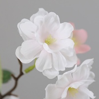 Simulasi Bunga Sutra Cabang Bunga Sakura Tunggal untuk Dekorasi Pernikahan yang Memungkinkan Penempatan di Vas dengan Mudah dan Tanpa Usaha