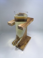 Verre à bière viking personnalisé avec support en noyer noir La Corne Verre à boire
