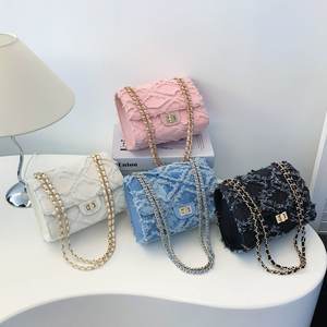 Proveedor de China 2024, bolsos vaqueros informales para <span class=keywords><strong>mujer</strong></span> con asa de cadena tejida, bolsos de hombro cruzados a la moda de verano para <span class=keywords><strong>mujer</strong></span>, venta al por mayor caliente - Product Image 1