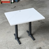 Tables de restaurant rondes en pierre Corian, surface solide, bord incurvé moderne, petite table à manger avec pieds en métal
