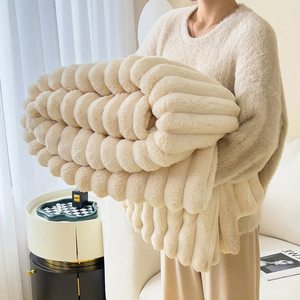 Chăn lông thỏ mềm mại và dày dặn cho mùa đông, chất liệu nhung san hô giả, chất liệu polyester, kiểu Raschel, dùng cho văn phòng - Product Image 1