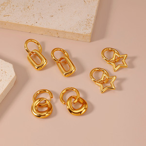 Boucles <span class=keywords><strong>d</strong></span>'oreilles en acier inoxydable plaqué <span class=keywords><strong>or</strong></span> 18 carats, design simple et tendance, mini-cœur mignon, motif géométrique à la mode pour la vente en gros - Product Image 3