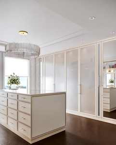 ตู้เสื้อผ้าแบบ<span class=keywords><strong>ว</strong></span>อล์ก<span class=keywords><strong>อิน</strong></span>สีขาวไม้ ดีไซน์หรูหราทันสมัยจาก Vermonhouzz สำหรับจัดเก็บของใน<span class=keywords><strong>ห้อง</strong></span>นอน - Product Image 5