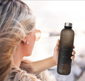 32oz Frosted nhựa uống sport thể thao tái sử dụng chai nước thể thao với motivational đo lường - Product Image 3