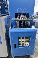 Machine de soufflage semi-automatique pour bouteilles d'eau en plastique de 1L, 4 cavités, avec PLC, machine de moulage par étirage-soufflage compétitive