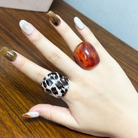 Ensemble de bagues acryliques 2 pièces en pierre d'oeil de tigre léopard à la mode luxe haut de gamme ensemble de bijoux de créateur de mode personnalisé bague