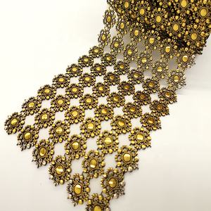 Commercio all'ingrosso 10 Yards Fiore Della Maglia Con Strass Wrap Faux Diamante di trasporto Del Nastro Wrap 6 Righe per decorare torte - Product Image 6