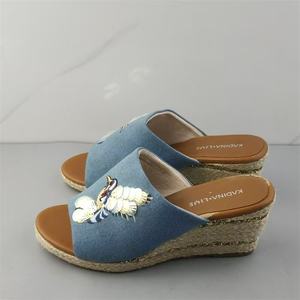 Sandales Mary Jane antidérapantes à motif floral brodé d'oiseaux et de poissons pour femmes, pour un usage quotidien - Product Image 2