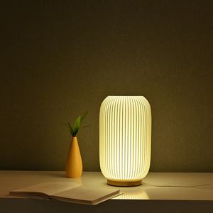 Lámpara de Mesa Decorativa Hecha a Mano con Forma de Linterna, Luminaria China Moderna con Base de Madera para Interiores - Product Image 3