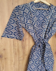 Robe Kimono Imprimée Bleue en Coton à Motifs Floraux Imprimés à la Main, Respirante, à Manches Longues, Vêtement de Nuit, Tailles Disponibles - Product Image 2