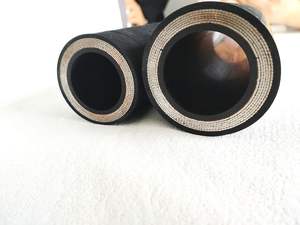 Tuyau <span class=keywords><strong>en</strong></span> caoutchouc <span class=keywords><strong>hydraulique</strong></span> haute pression 25mm 32mm Matériaux NBR Tuyau d'huile <span class=keywords><strong>en</strong></span> fil d'acier <span class=keywords><strong>en</strong></span> caoutchouc synthétique noir lisse Coupe personnalisée - Product Image 4