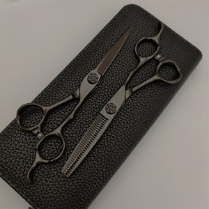 Tijeras de Peluquería Negras Walt de 6 Pulgadas, Tijeras de Entresacar para Diestros, Uso en Salón de Belleza, Acero Inoxidable, Grado Profesional - Product Image 1