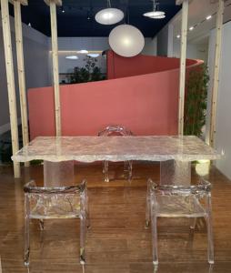 ชุดโต๊ะอาหารไม้แผ่นเรียบหรูทันสมัย ท็อปเรซิ่น พร้อมเก้าอี้ผ้า สำหรับบ้าน สำนักงาน โต๊ะประชาสัมพันธ์ ร้านอาหาร - Product Image 2