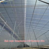 Serre agricole en film plastique PE simple et compacte, serre à arche à haut rendement pour la culture commerciale des cultures