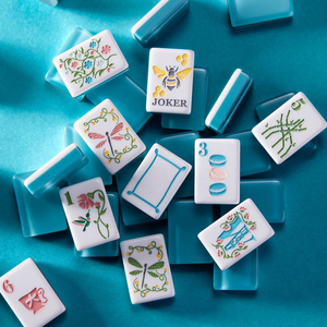 Juego de Mahjong Americano de Lujo con 160 Fichas, Serie Garden Party, Fondo Azul con Abejas, Grabado en 2 Capas, Perlas de Lujo, Miss Christmas - Product Image 3