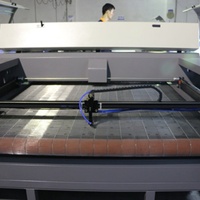Machine de découpe laser pour vêtements, cuir, jouets en peluche, broderie informatique