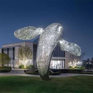 Sculpture paysagère moderne géante en acier inoxydable soudé, motif baleine en maille creuse, personnalisée, pour monument urbain et espace frontalier - Product Image 4