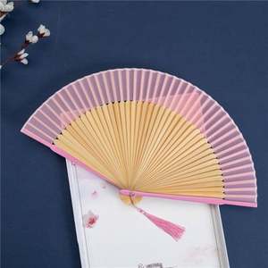 Éventail pliant élégant en bambou blanc avec dentelle, fait main, décorations sculptées vintage et peintures, idéal pour les cadeaux promotionnels d'entreprise - Product Image 2