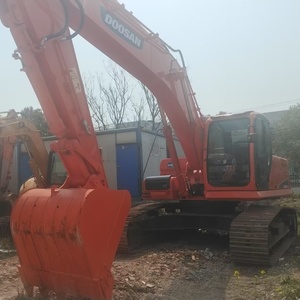 Excavatrice sur chenilles Doosan DX225LC-9C d'occasion, précise et efficace, 22 tonnes, hydraulique, peinture d'origine, pour la construction - Product Image 2
