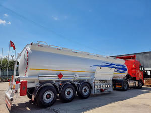 Semirremolque Cisterna de Combustible Harsan de 30000 Litros, 3 Ejes, 6 Ruedas, Tanque de Acero al Carbono para Transporte de Petróleo, Diésel y Gasolina - Product Image 2