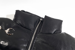 Blouson en <span class=keywords><strong>cuir</strong></span> pour <span class=keywords><strong>homme</strong></span> Thug Club Hiver 2025 avec lettres brodées, col à crochets étoiles et lune, manteau chaud en coton et duvet de haute qualité pour hommes - Product Image 4