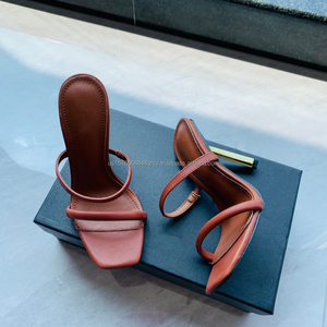 Sandales élégantes haut de gamme pour femmes à bout carré et talons, mules à double bride à enfiler, chaussures d'été habillées - Product Image 3