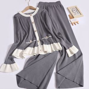 Ensemble <span class=keywords><strong>femme</strong></span> : pull à col rond à volants et pantalon taille haute, nouvelle collection automne 2026, vente en gros pour boutiques - Product Image 4