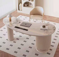 Bureau de direction minimaliste de style italien, avec plateau en dalle de roche, idéal pour les salles d'étude, les salons de beauté et les cabinets médicaux.